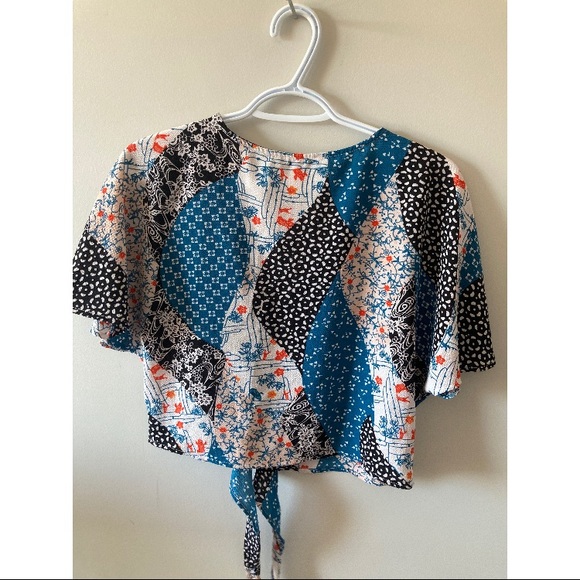 BUTTON UP / TIE UP BLOUSE - Picture 4 of 6